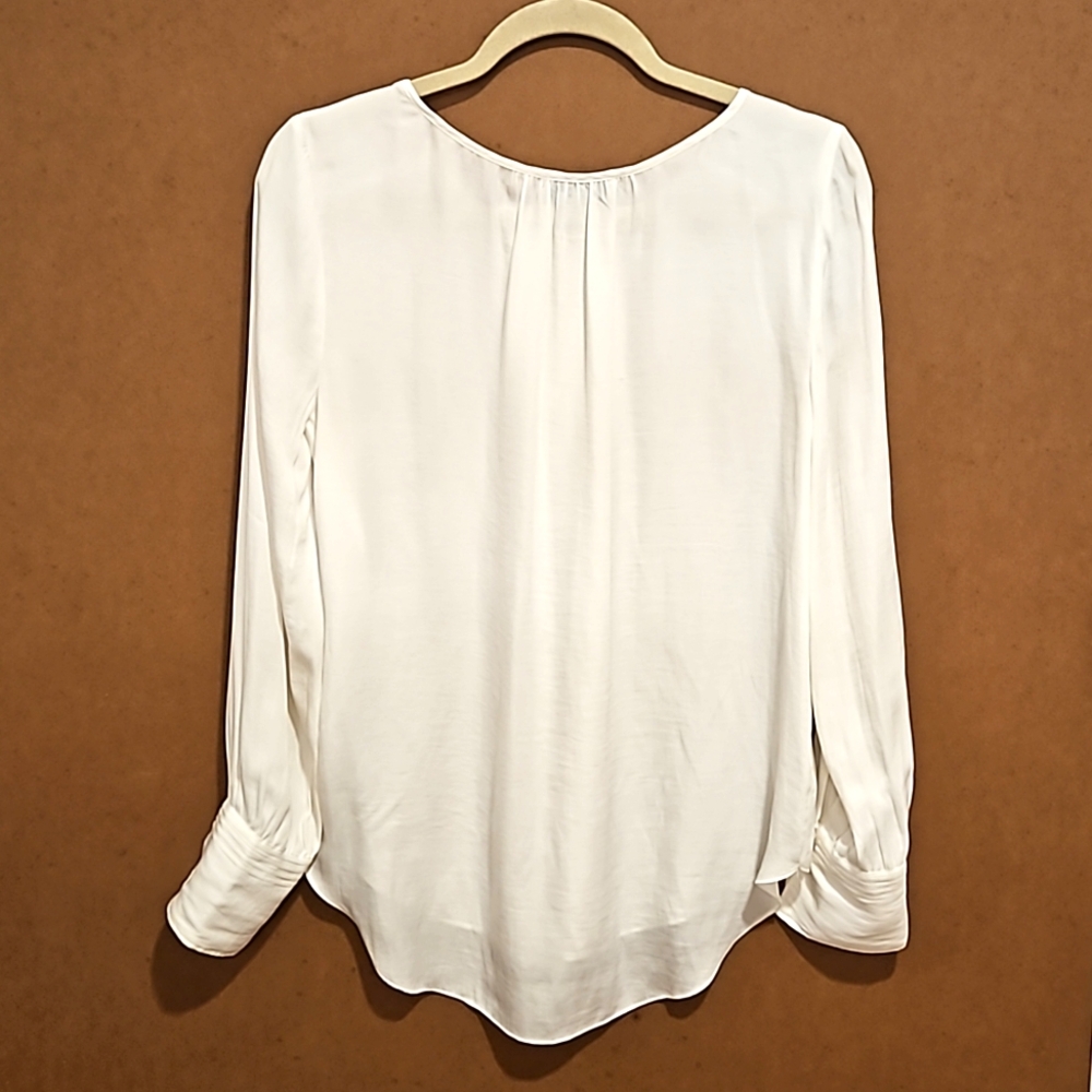 H by Halston white flowy blouse long sleeve button cuff pleated detail Sm petite - Picture 2 of 6